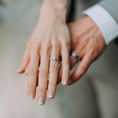 Оптимизм в пандемию: доля брачных договоров выросла вдвое, завещаний — не изменилась